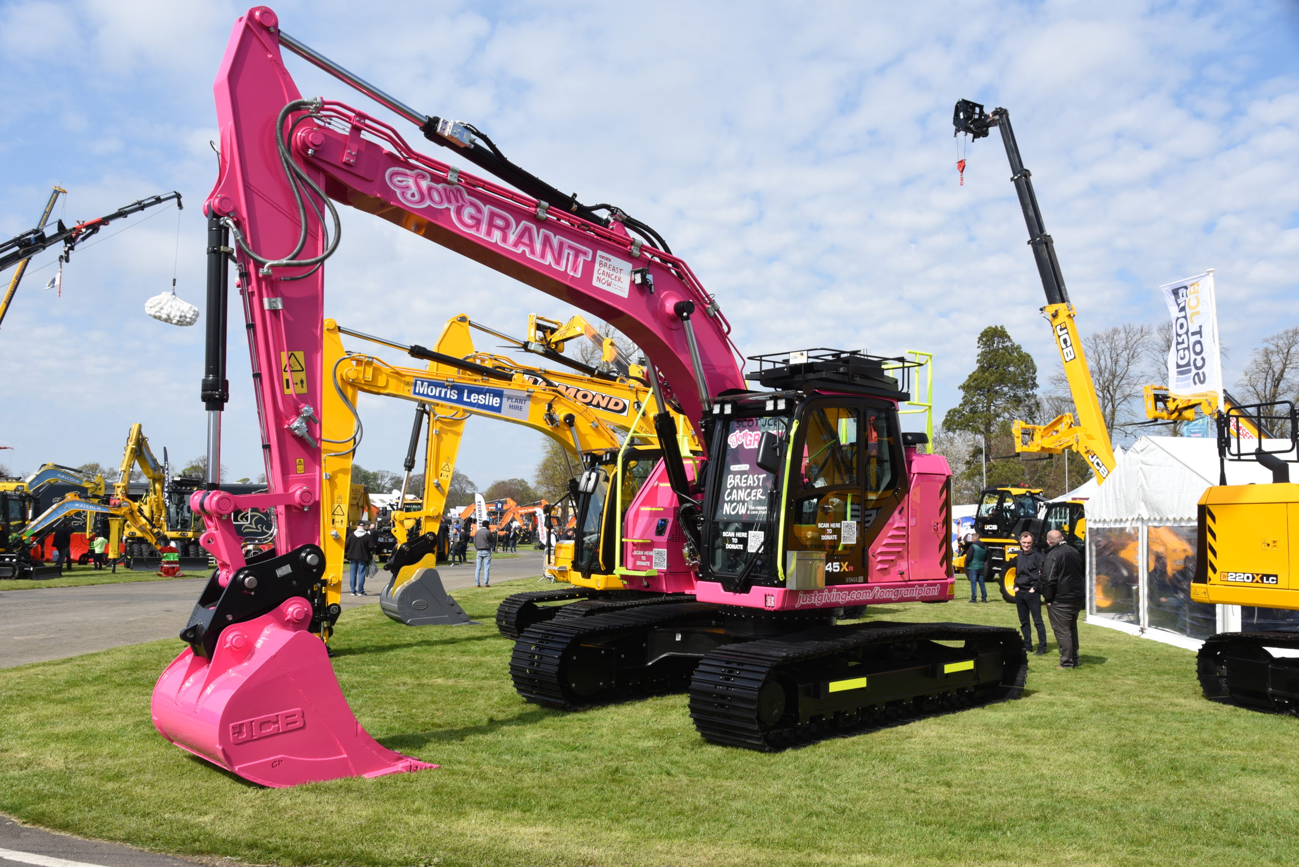 Scot JCB helps raise money for breast cancer charity at ScotPlant 2022